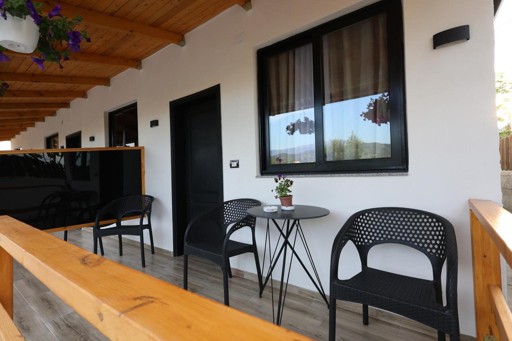 Olive Oasis Studio Berat Bagian luar foto