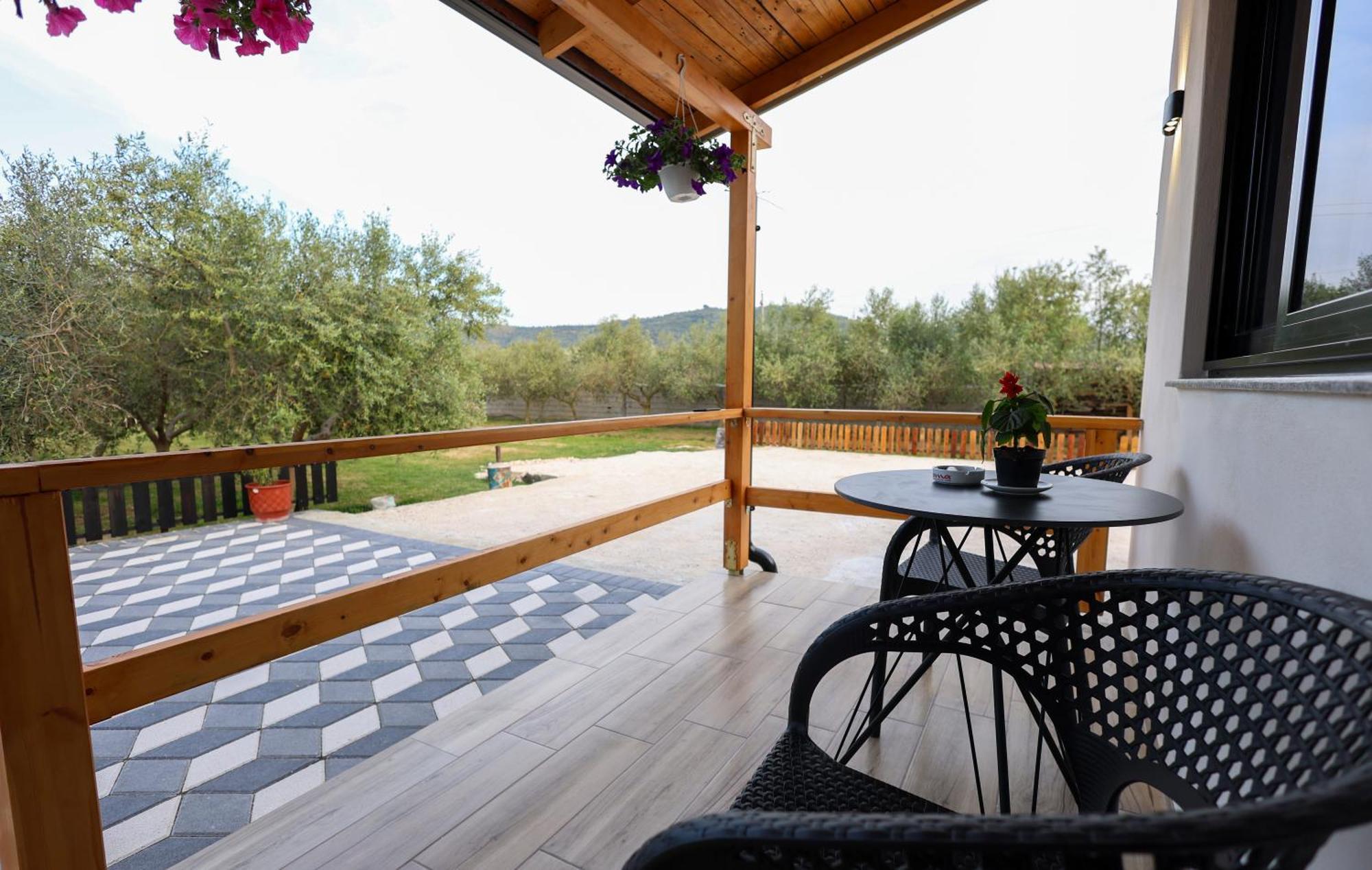Olive Oasis Studio Berat Bagian luar foto