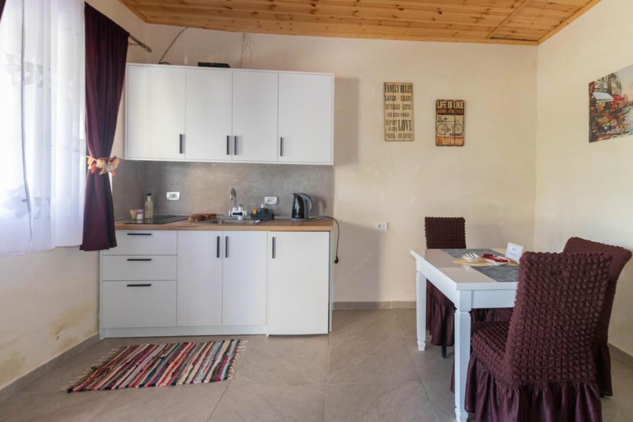 Olive Oasis Studio Berat Bagian luar foto