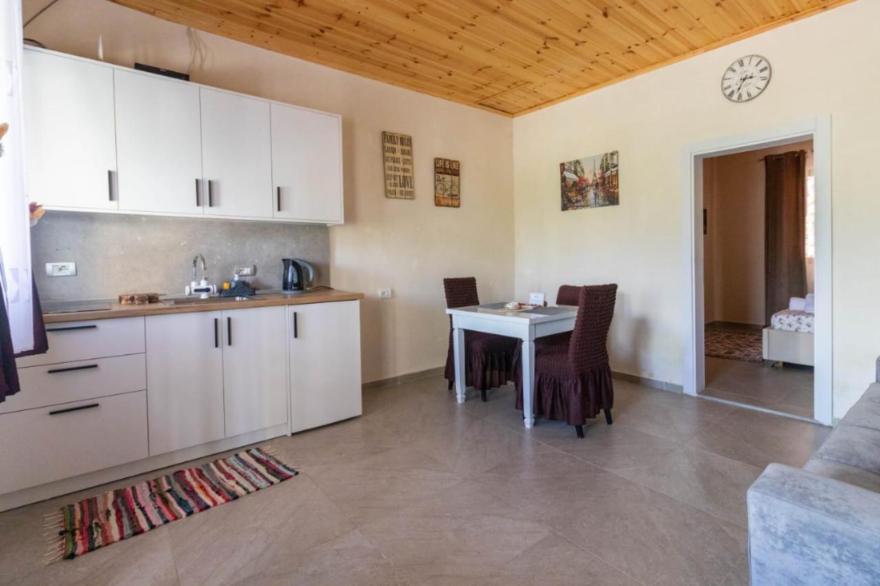 Olive Oasis Studio Berat Bagian luar foto