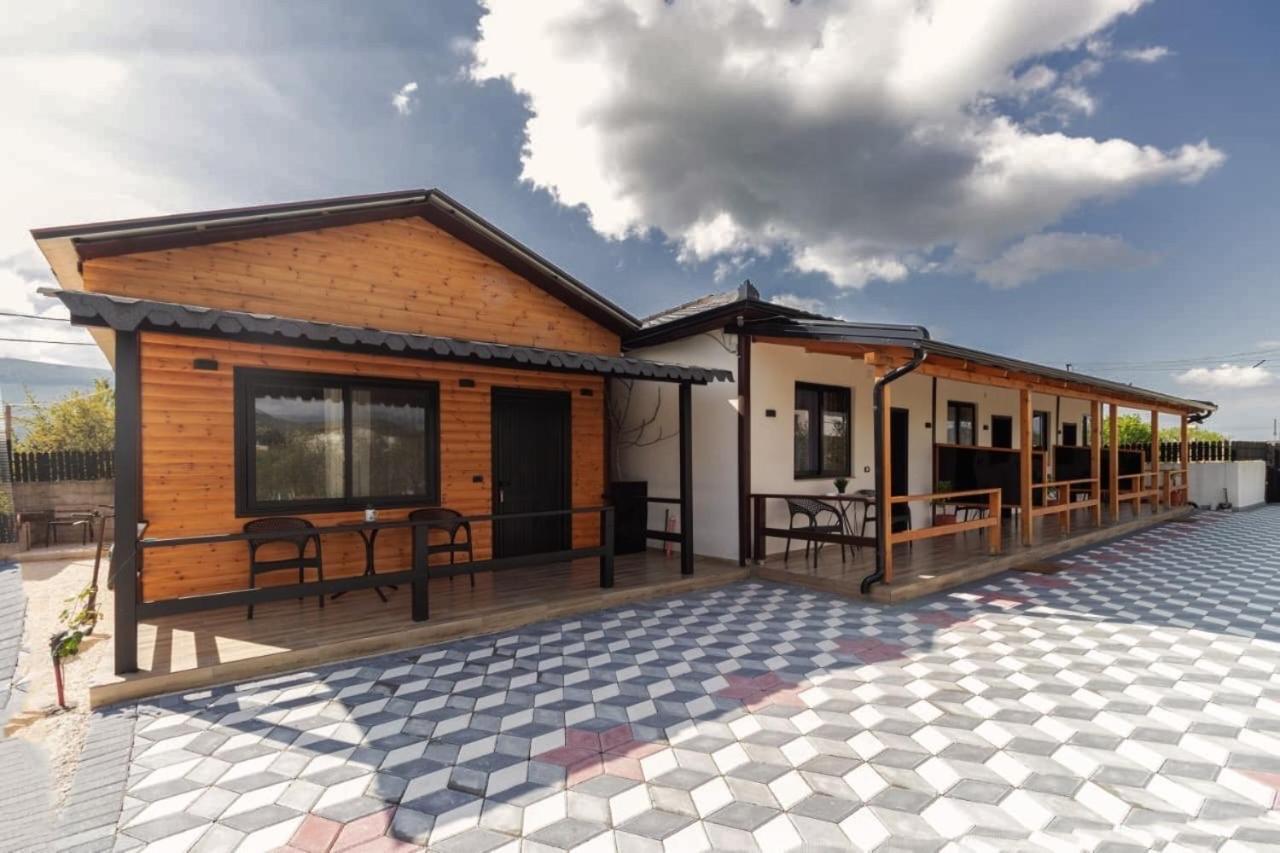 Olive Oasis Studio Berat Bagian luar foto